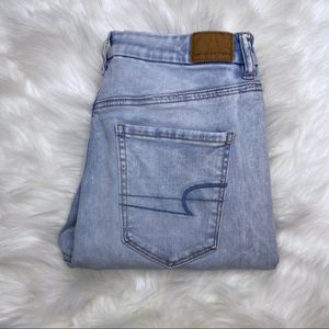 AMERICAN EAGLE OUTFITTERS | AEO RIPPED JEANS